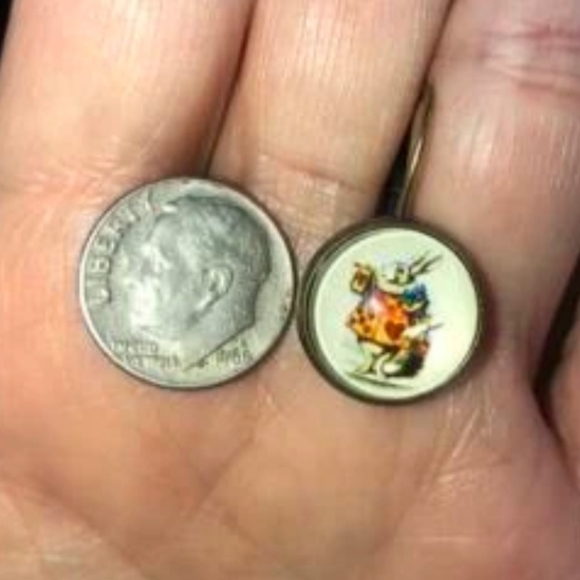 Alice In Wonderland White Rabbit In Courtyard Earrings Round Circular Earrings - Picture 5 of 6